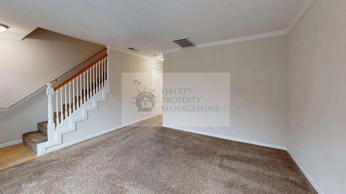 2 bed, 1076 sqft, $1,850 — Photo 3