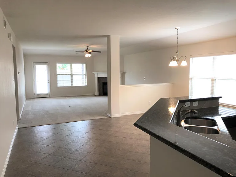 1212 Villa Paloma Blvd — Photo 4