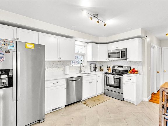 3rd image of 18 Mayflower Rd