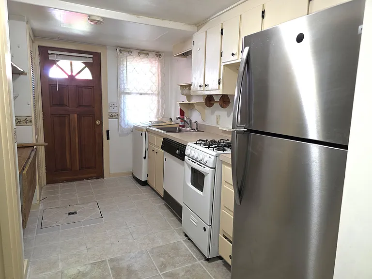 50 S Sea Ave #A — Photo 3