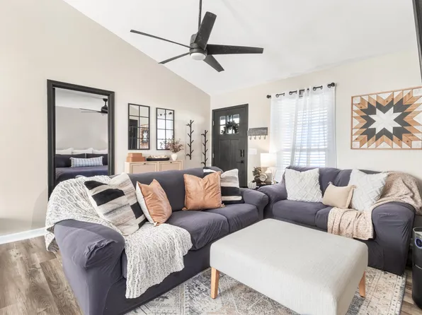 174 Oak Tree Dr, Oak Grove, KY 42262