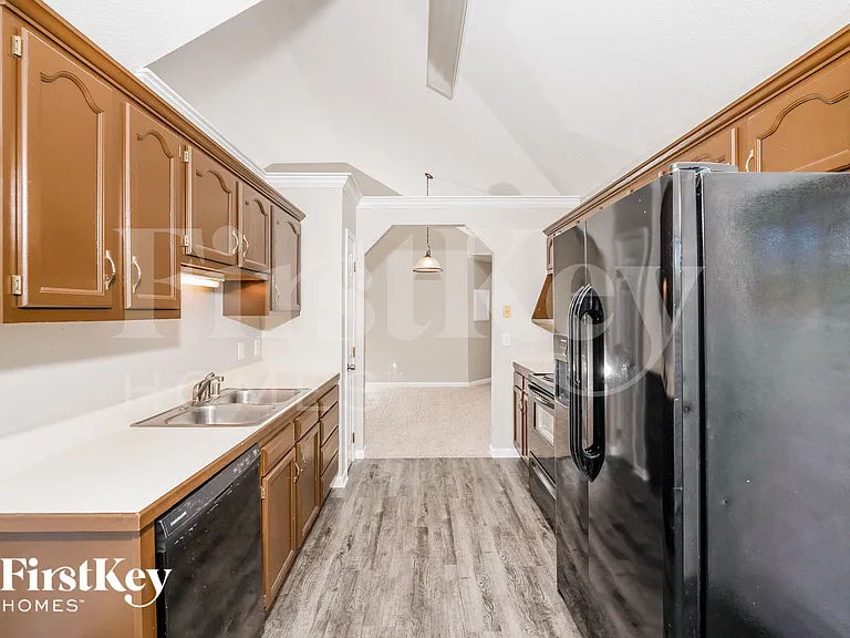 6768 Crossbrook Ln — Photo 5