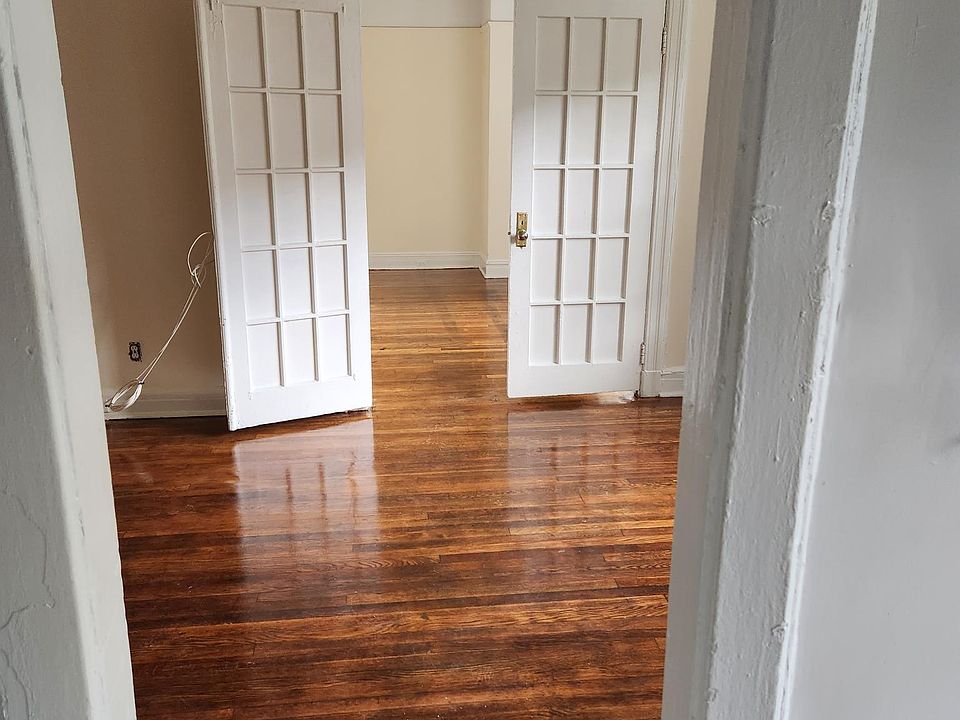 1st image of 21 Rich Ave APT 2L
