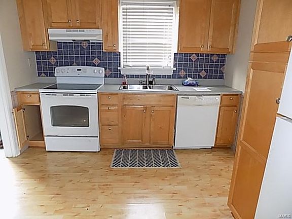 3rd image of 650 Lewiston Dr