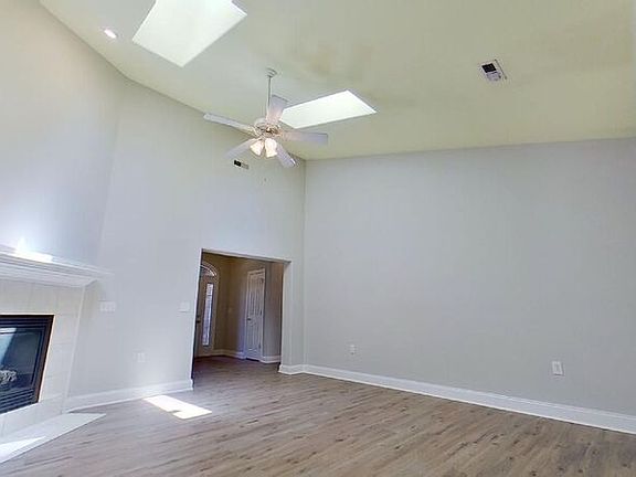 5th image of 1066 Westport Dr