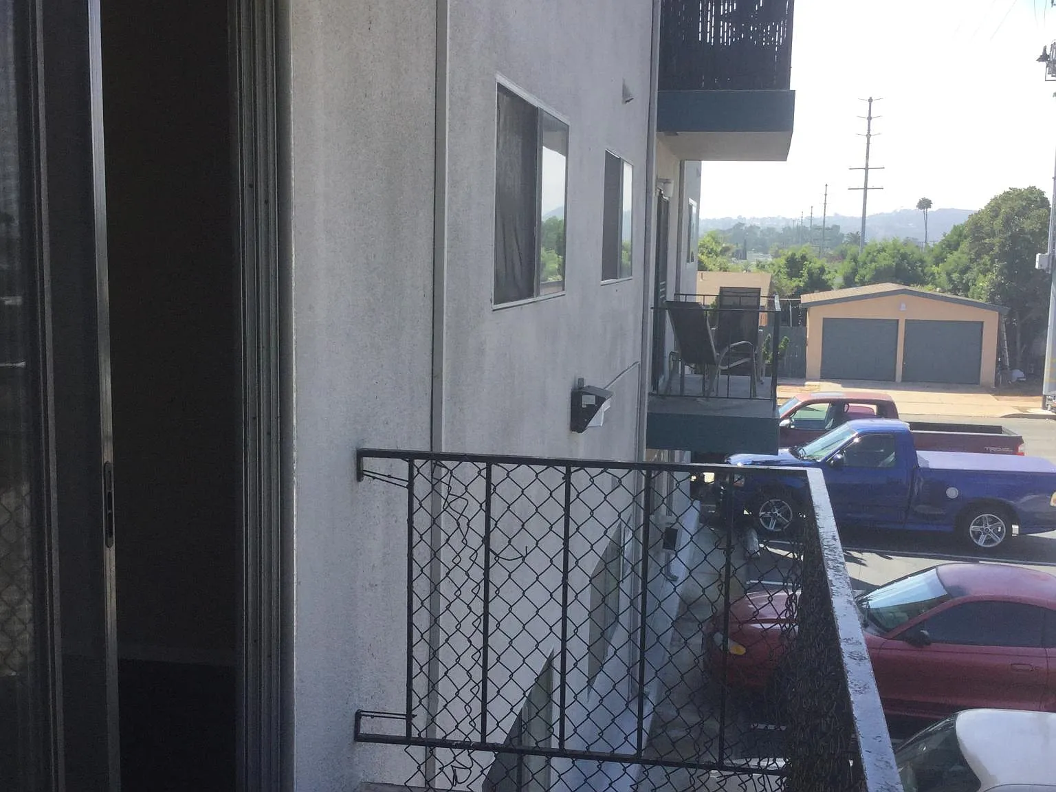 3 bed, 1.5 bath, 1050 sqft, $3,299 — Photo 2