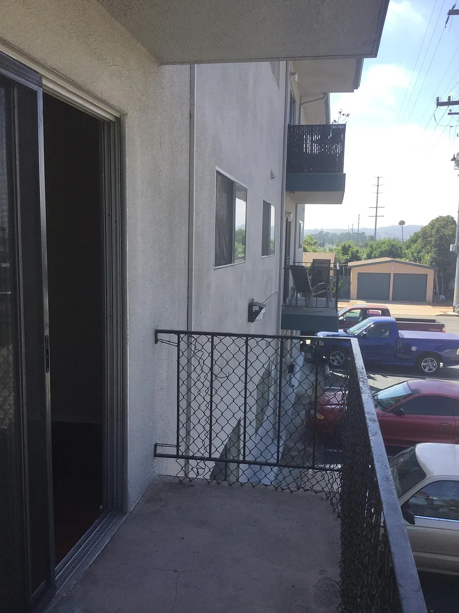 Building Photo - 4885 Cole St #21