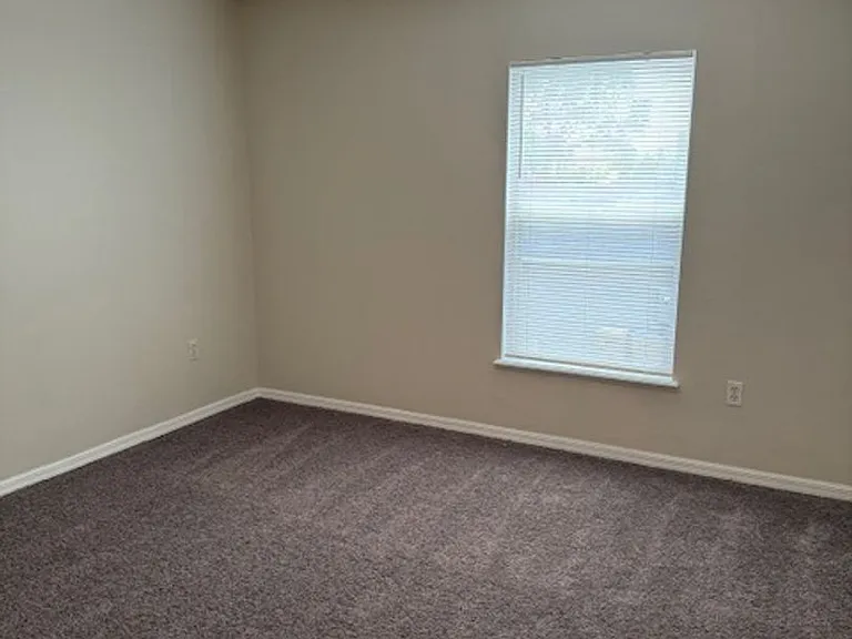 744 Paris Dr — Photo 20