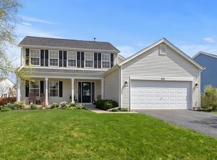 933 Wilkinson Ln, North Aurora, IL 60542