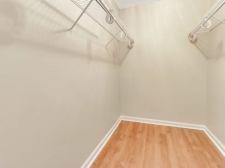 836 Laurel Hill Cir — Photo 22