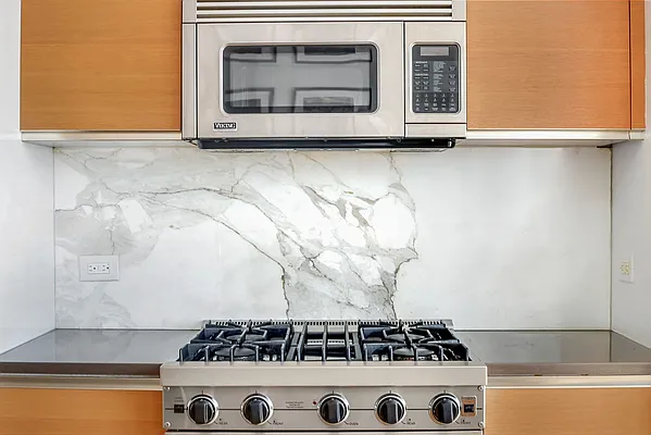 Sold by Redfin Real Estate | media 20