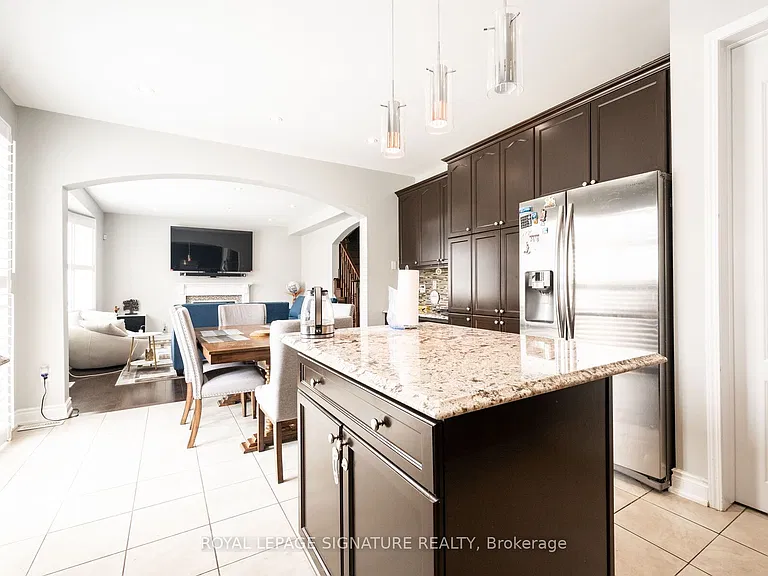 1071 Syndenham Ln — Photo 15