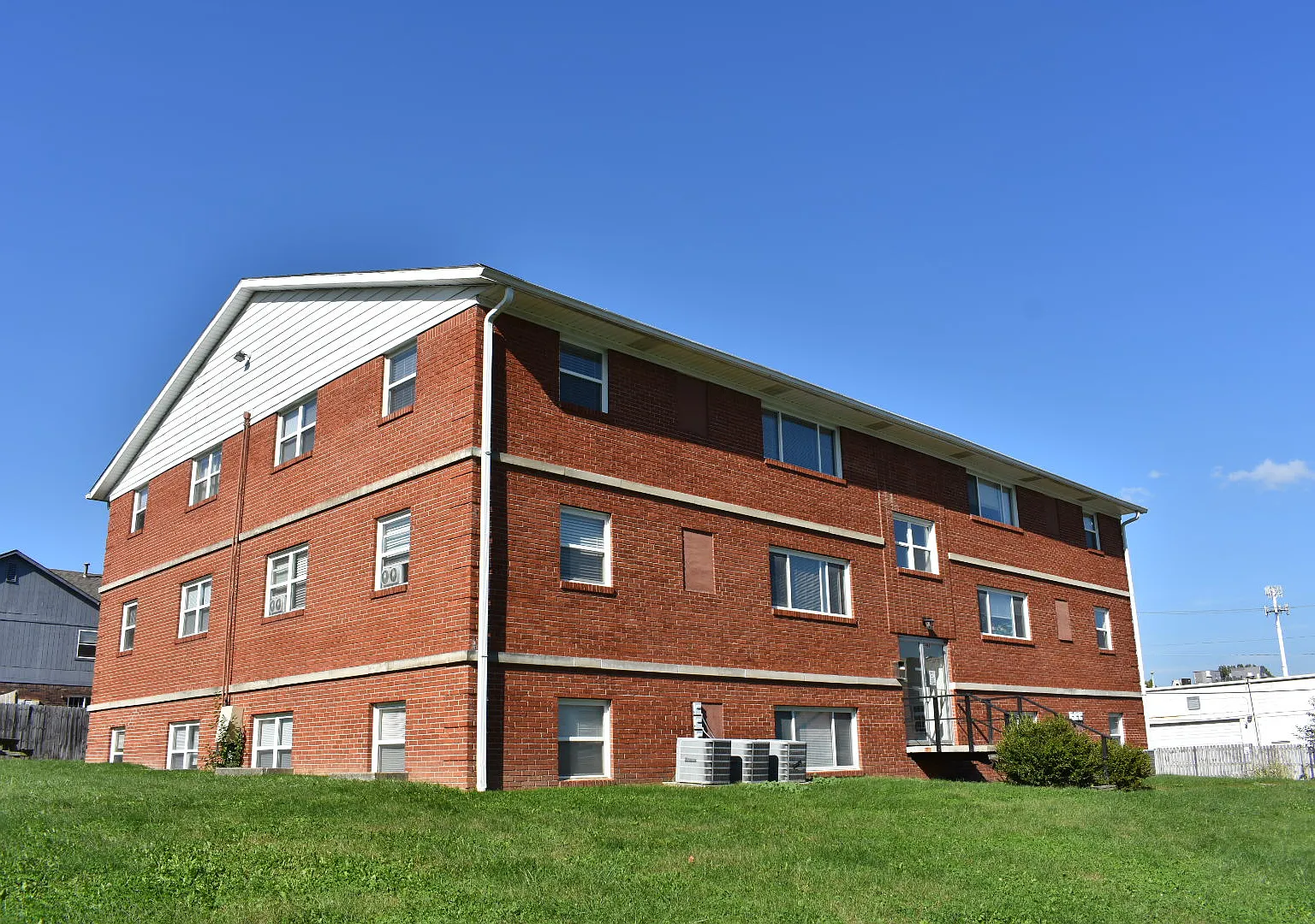 2 bed, 800 sqft, $949 — Photo 1