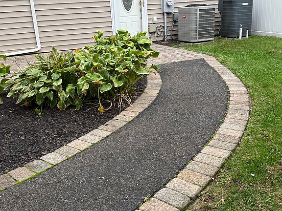 4th image of 38 Chelsea Dr