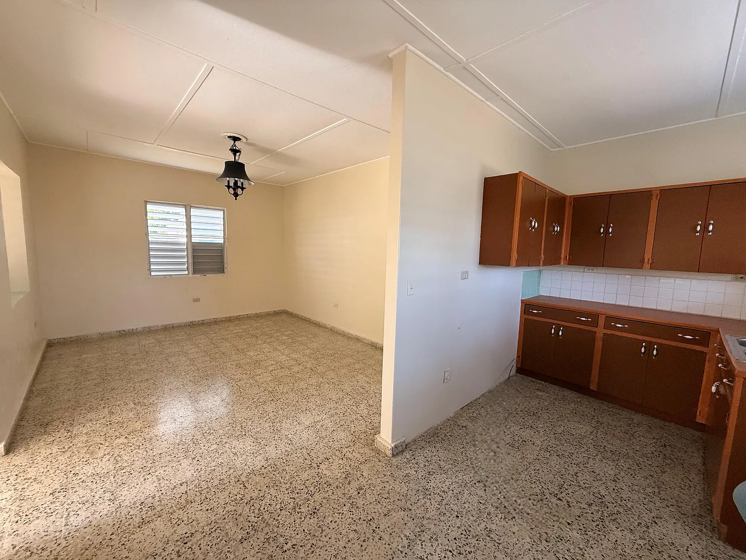 3 bed, 1250 sqft, $1,400 — Photo 2