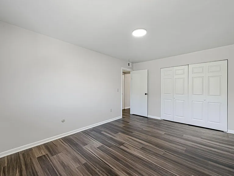Brooklane Manor Apartments — Photo 27