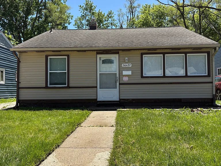 26437 Lehigh St — Photo 2