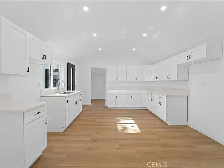 8510 Wilbur Ave — Photo 2