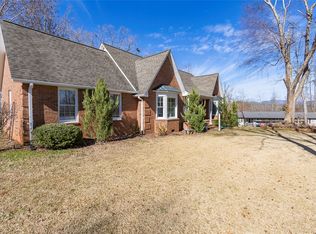 131 Pine Hill Dr, Pickens, SC 29671