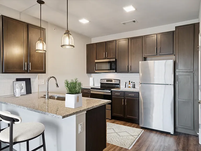 Metro - 1 Bed / 1 Bath - 783 Sq.Ft.