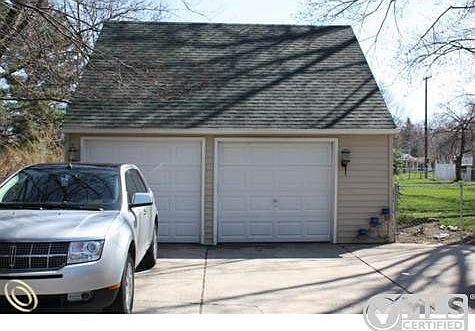 2735 Waldheim garage.jpg