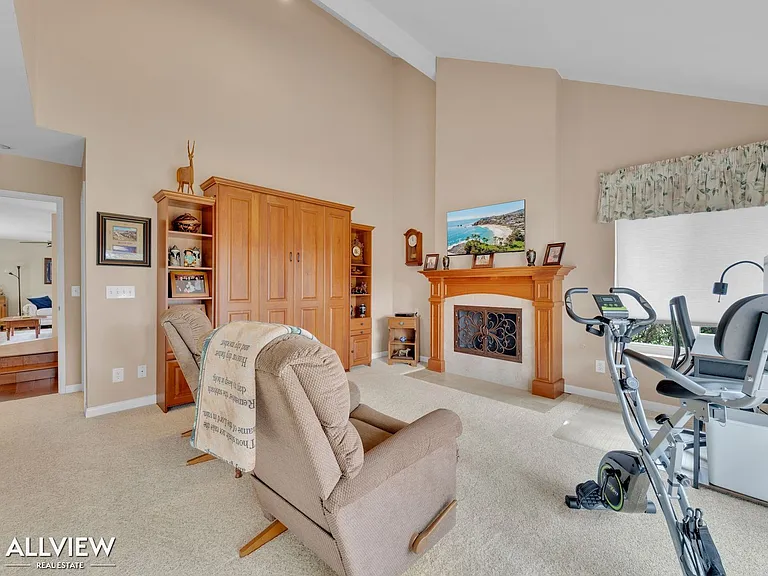 17547 Devereux Rd — Photo 32
