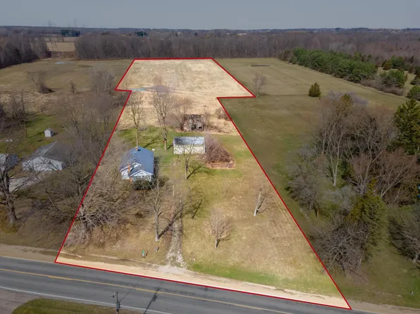 5389 Territorial Rd, Benton Harbor, MI 49022