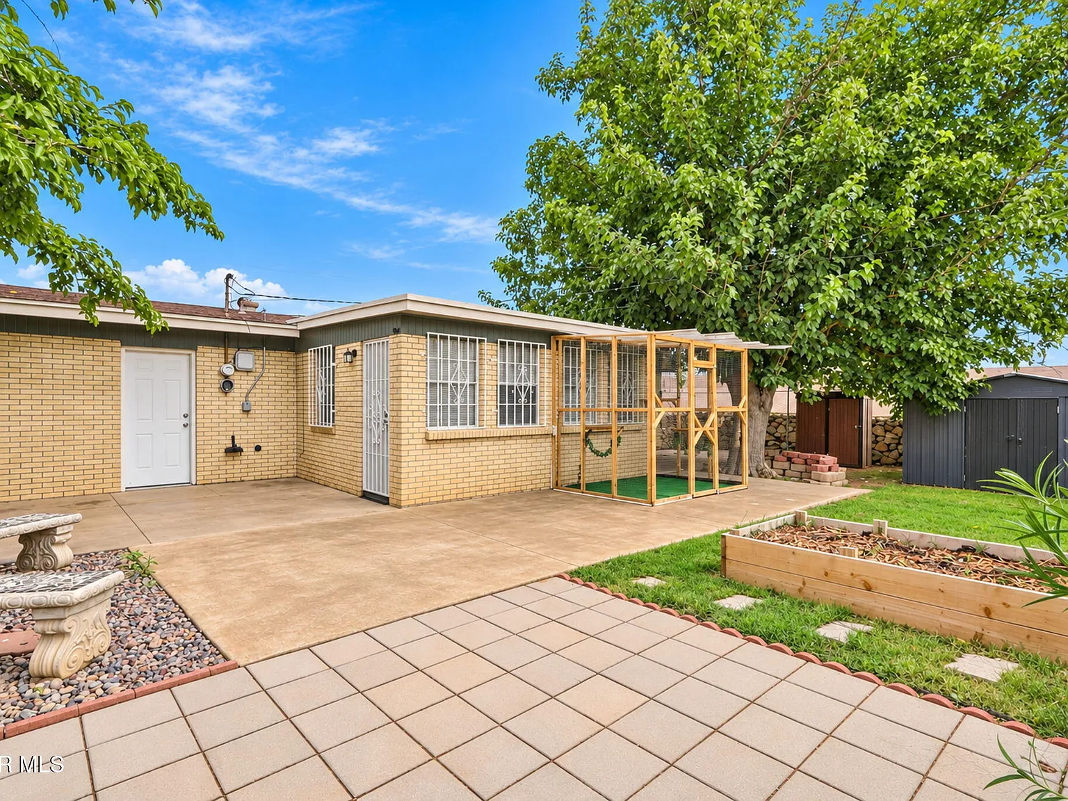 3 bed, 2.0 bath, 1710 sqft, $1,900 — Photo 3