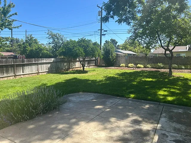 2844 Ione St — Photo 15