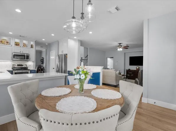 2026 Pembroke Bay Dr, League City, TX 77573