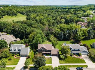 317 Deer Ridge Dr, West Bend, WI 53095