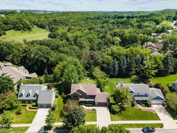 317 Deer Ridge DRIVE, West Bend, WI 53095