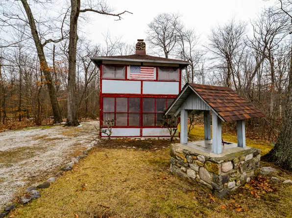 16 Hemlock Ave, Branchville, NJ 07826