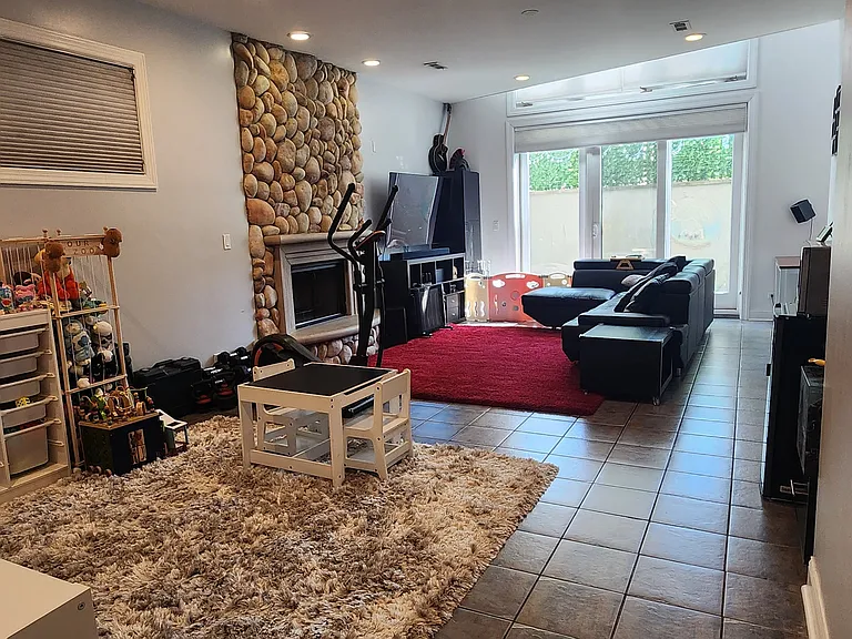 2630 W Evergreen Ave #1E — Photo 4