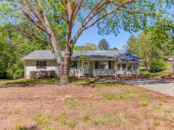 1102 Dogwood Rd, Snellville, GA 30078