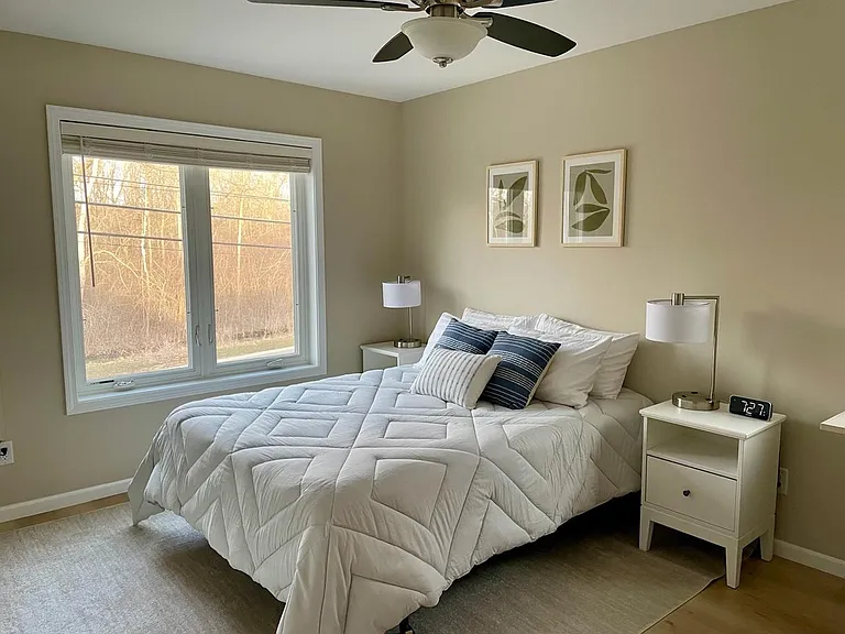 Bedroom 2 bed.