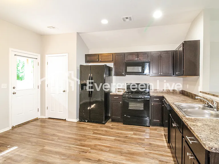 1870 Bliss Cir — Photo 4
