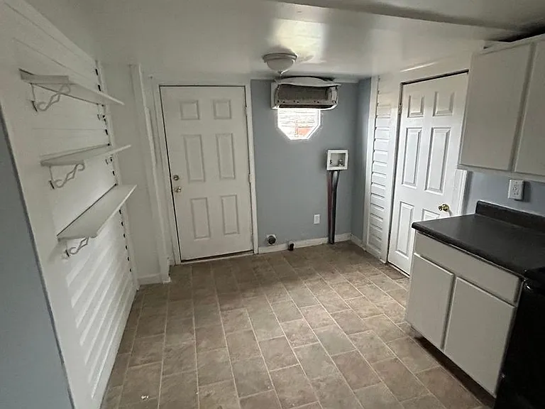 1028 S Arendell Ave — Photo 2