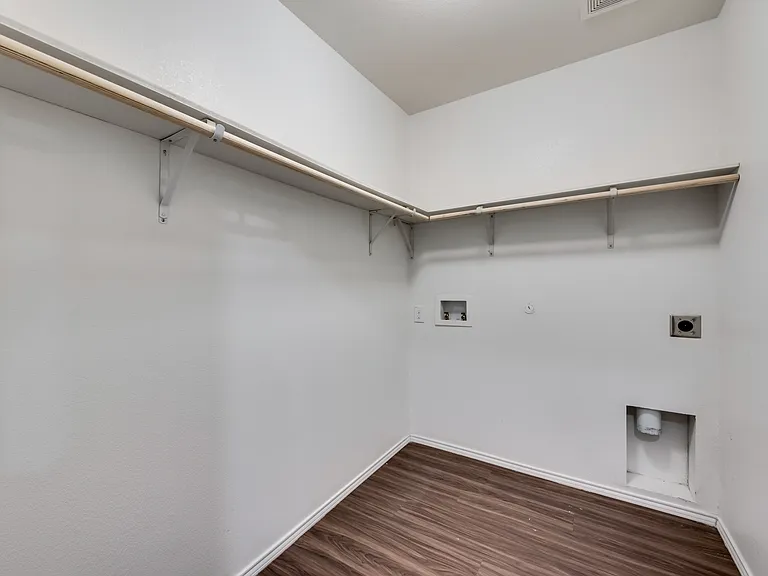 305 Falling Star Dr — Photo 3