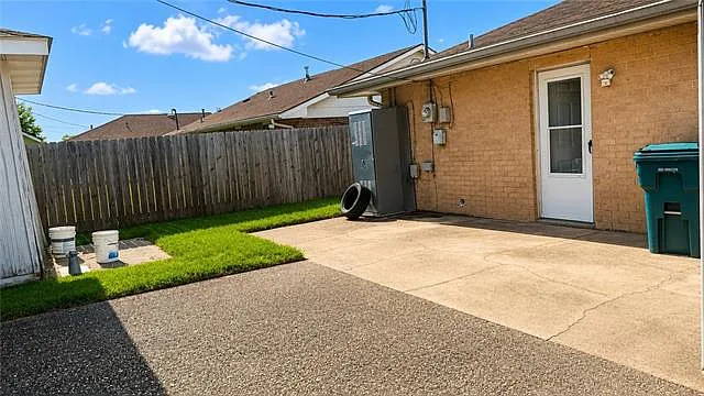 6249 August Ln — Photo 9