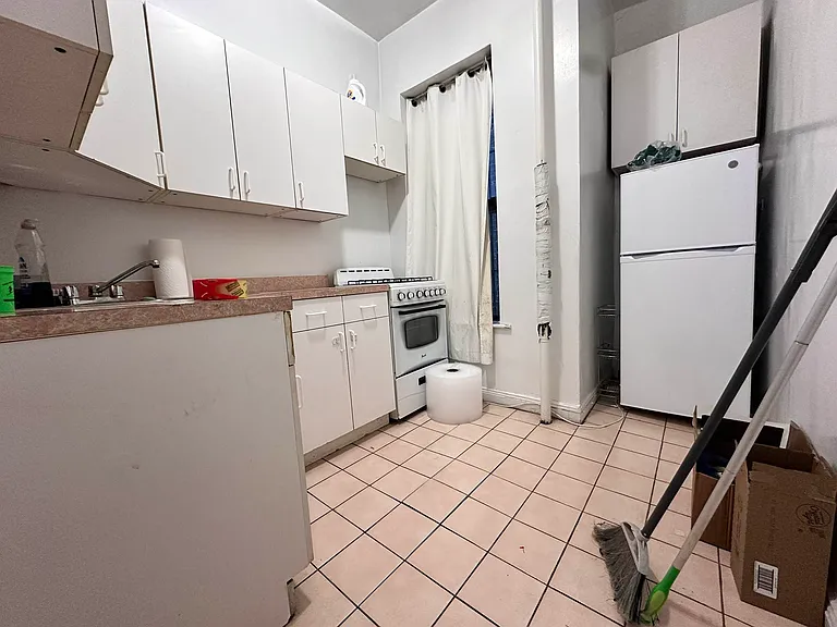 41 W 64th St #5D — Photo 12