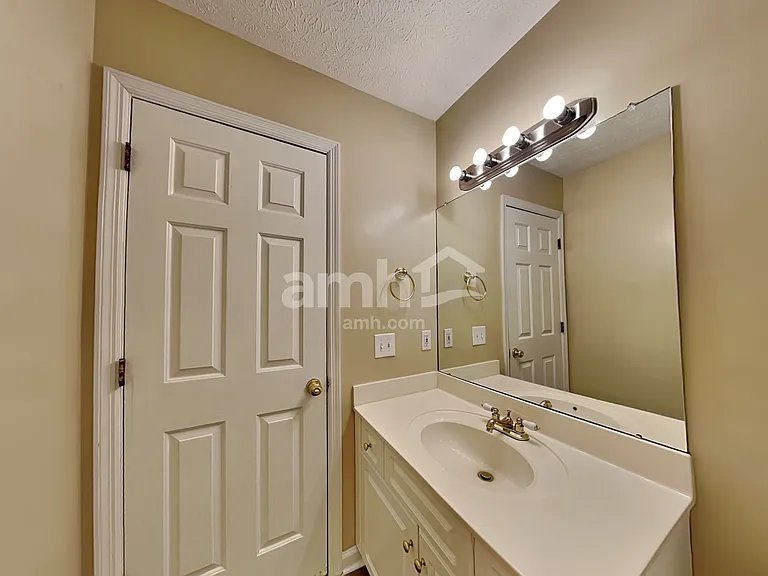 1612 E Blairmont Dr — Photo 14