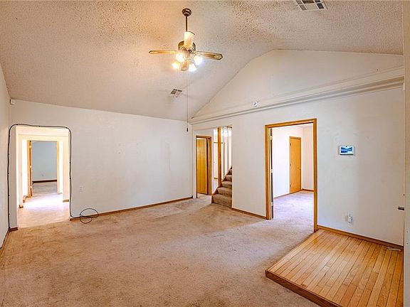 4th image of 323 S Holbrook St