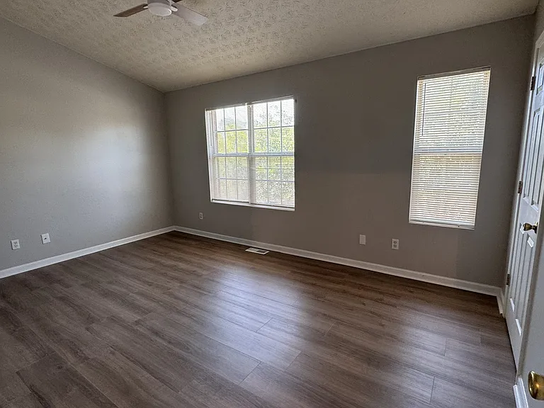 5825 Strathmoor Manor Cir — Photo 7