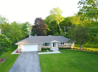 2413 Dawson Ct, Riverwoods, IL 60015