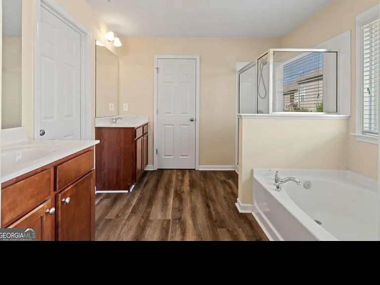3323 Castleberry Village Cir — Photo 13