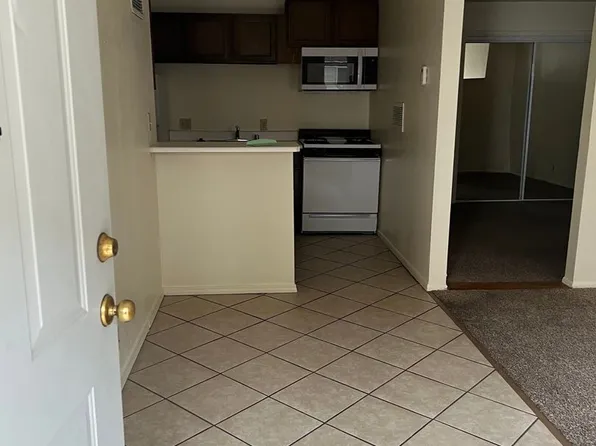 Hilltop House Apartments