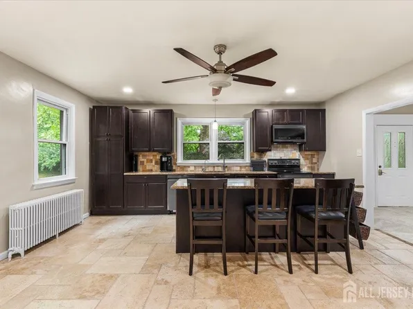 4 Orchard Ave, Bordentown, NJ 08505