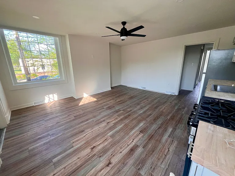 1198 Third Street (Full Service) — Photo 3