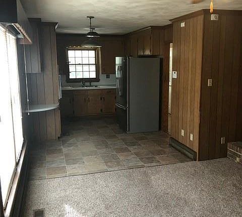 5th image of 421 Stanford St